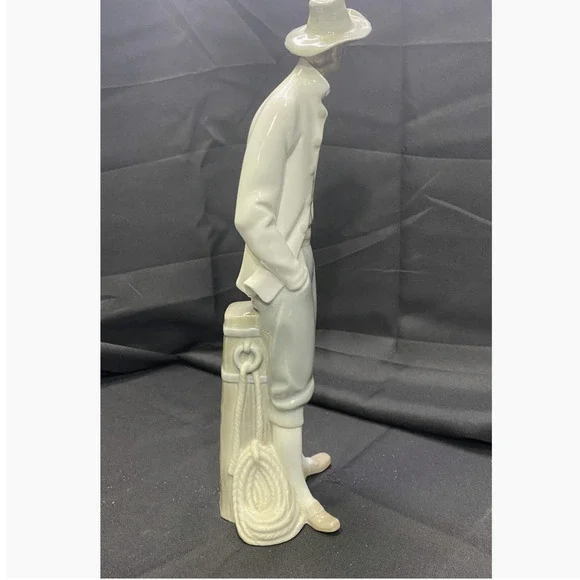 Vintage Sailor Lladro # 4657 - Retired Figurine Decor